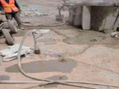大连水泥混凝土路面板底注浆技术 路面脱空注浆整治方案